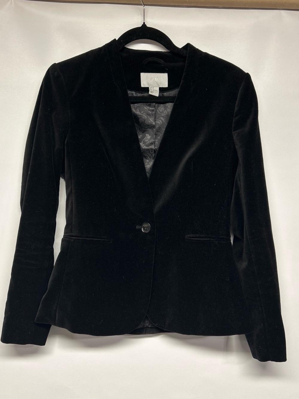 H&M Black Velvet Single-Button Blazer